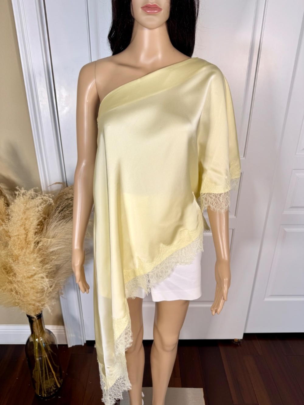 ASYMMETRICAL ONE SLEEVE LACE TRIM LIGHT YELLOW TOP - NWT - Picture 5 of 14